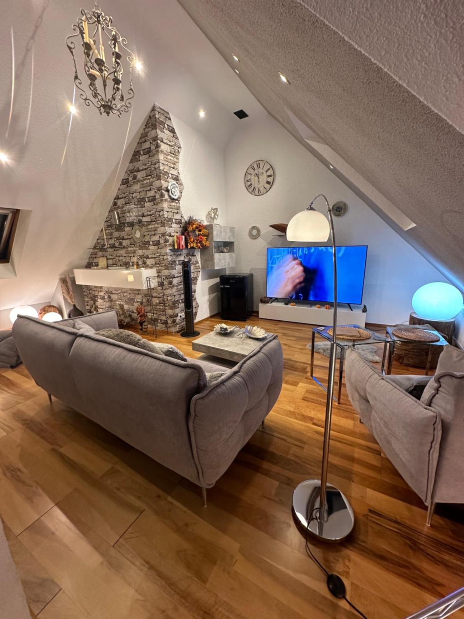 Zentrale Maisonette Mit Buero & Parkplatz Griesheim  Zewnętrze zdjęcie
