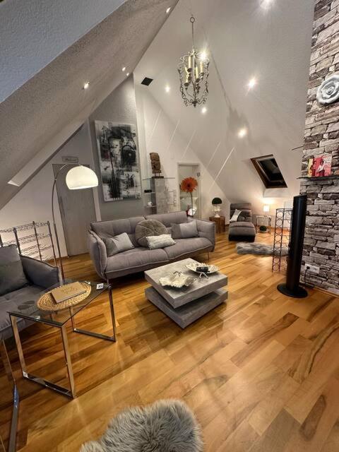 Zentrale Maisonette Mit Buero & Parkplatz Griesheim  Zewnętrze zdjęcie
