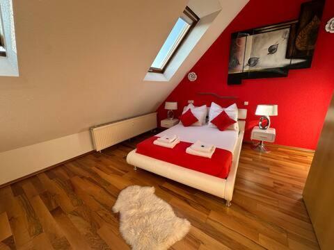 Zentrale Maisonette Mit Buero & Parkplatz Griesheim  Zewnętrze zdjęcie